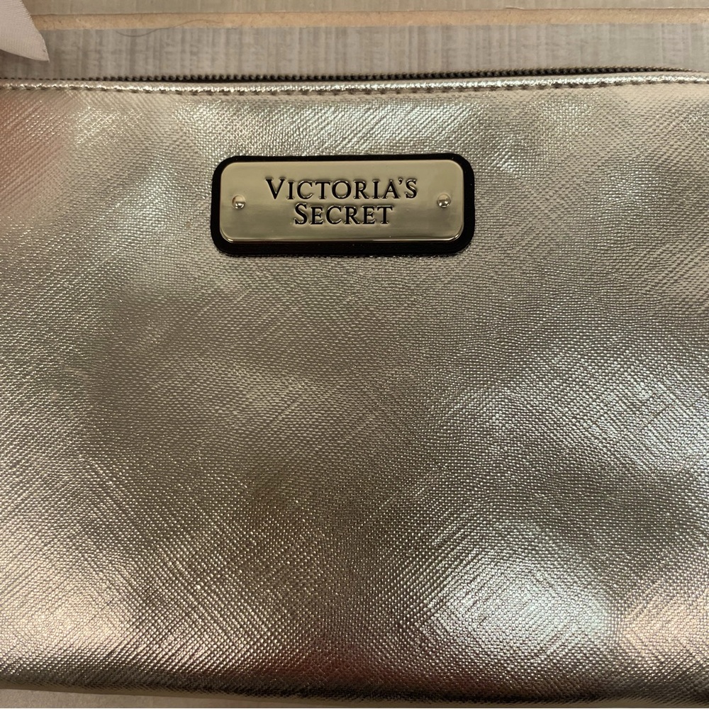Victoria’s Secret NWT Gold Zipper Cosmetic Bag Wristlet - Picture 4 of 8